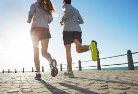 Bị suy giãn tĩnh mạch có nên chạy bộ không?